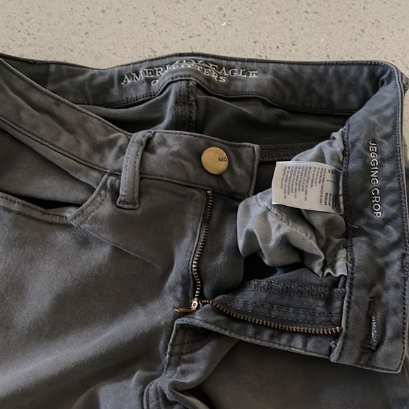 Grey crop jeans from American Eagle - Picture 2 of 3